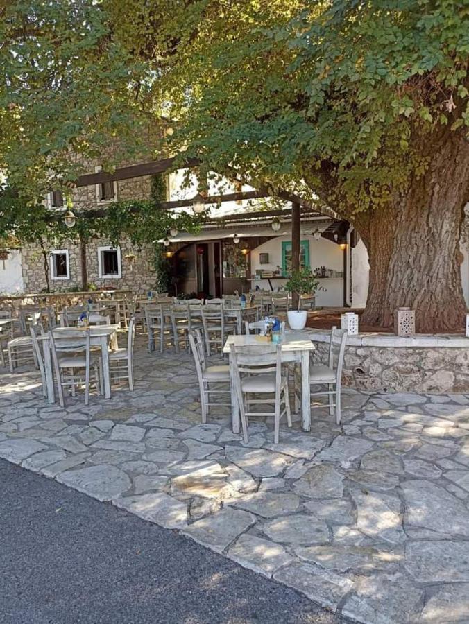 Lovely Studio In Strinilas With Its Own Pool Exteriör bild