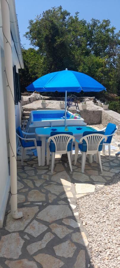 Lovely Studio In Strinilas With Its Own Pool Exteriör bild