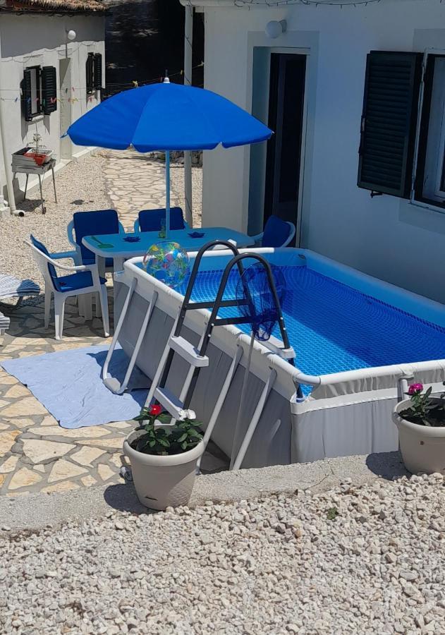 Lovely Studio In Strinilas With Its Own Pool Exteriör bild