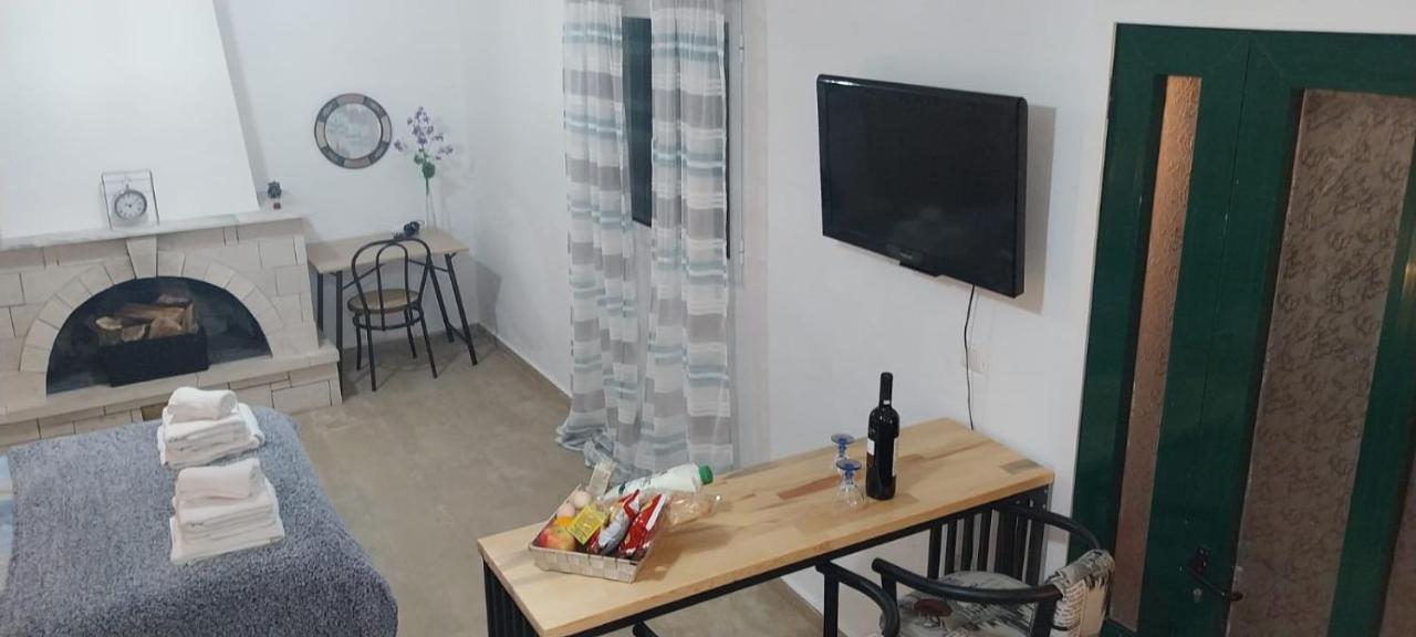 Lovely Studio In Strinilas With Its Own Pool Exteriör bild