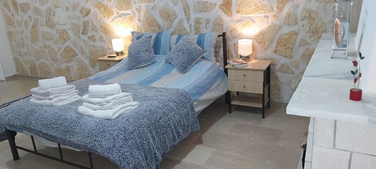 Lovely Studio In Strinilas With Its Own Pool Exteriör bild