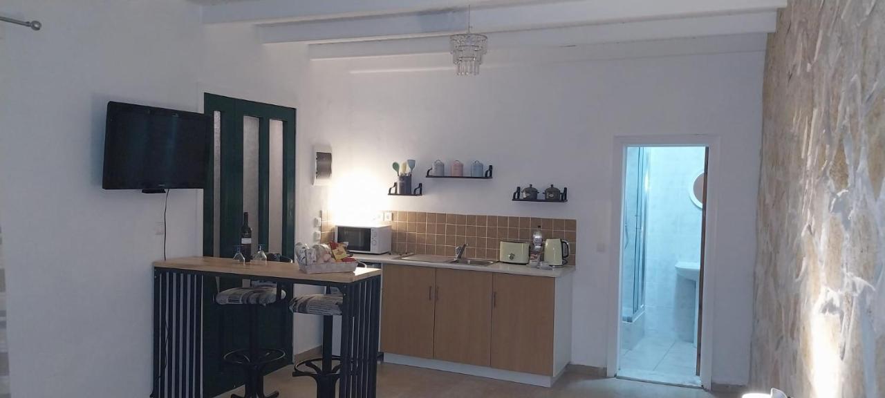 Lovely Studio In Strinilas With Its Own Pool Exteriör bild