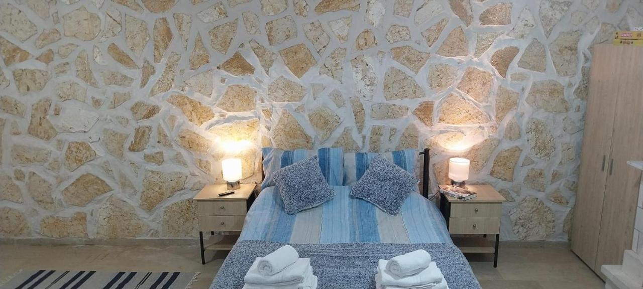 Lovely Studio In Strinilas With Its Own Pool Exteriör bild